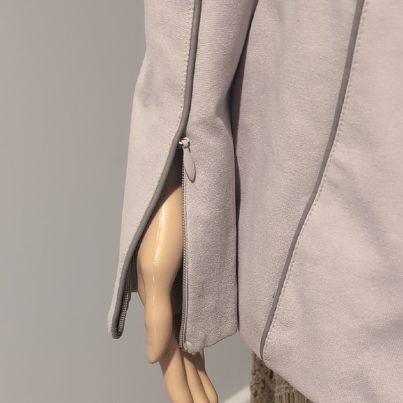 Women's Gray Blazer - Picture 4 of 9